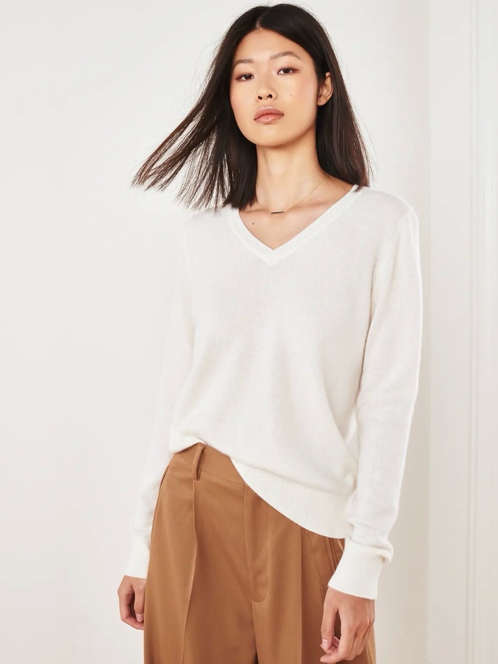 Quince Creme Mongolian Cashmere V Neck Sweater - Retail $50
